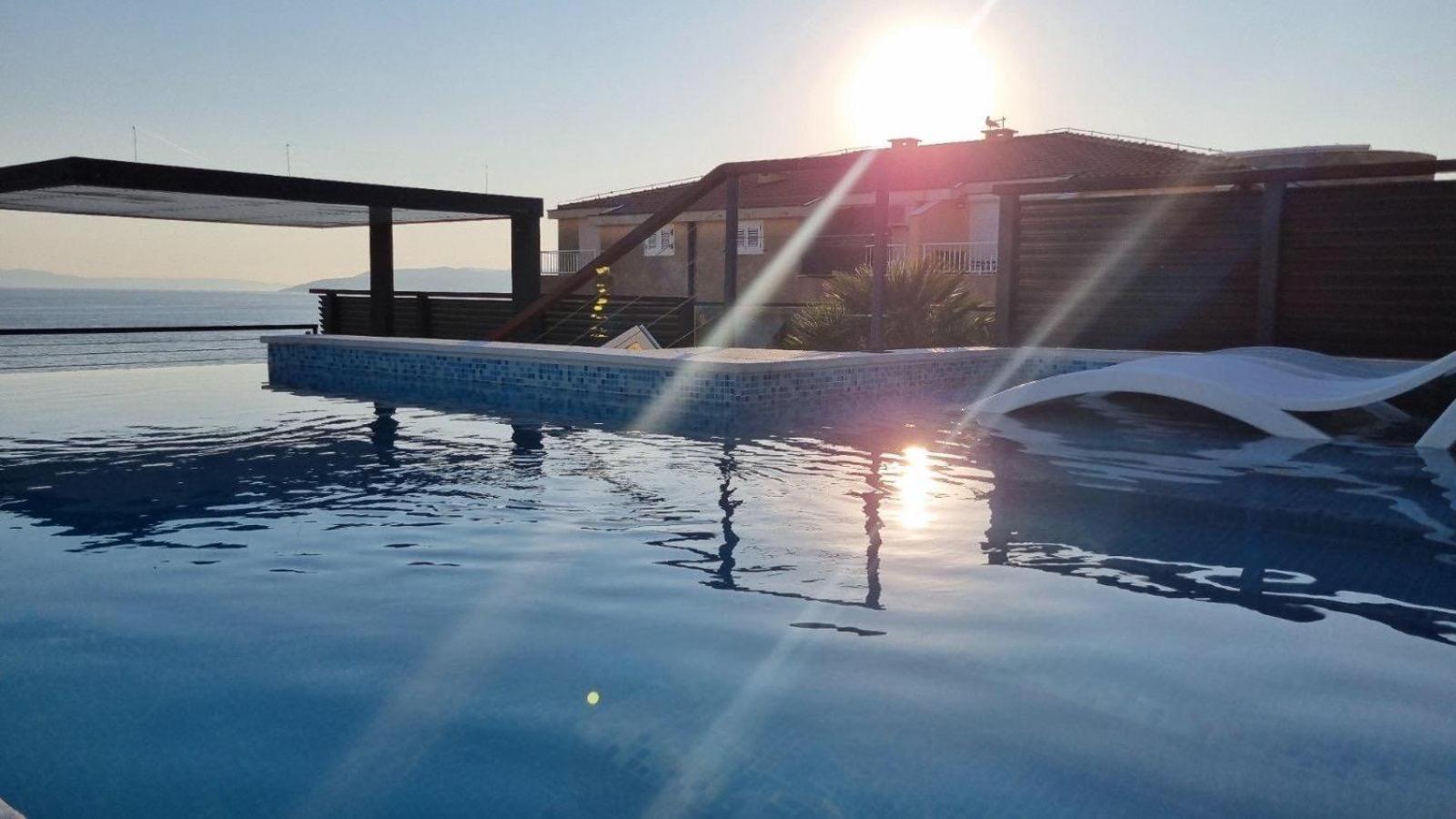 Skypool 77 With Private Pool Makarska